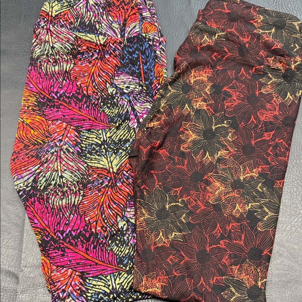 Lularoe leggings with feathers and flowers One size